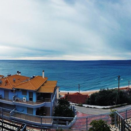 Ferienwohnung Loutsa By The Sea Exterior foto