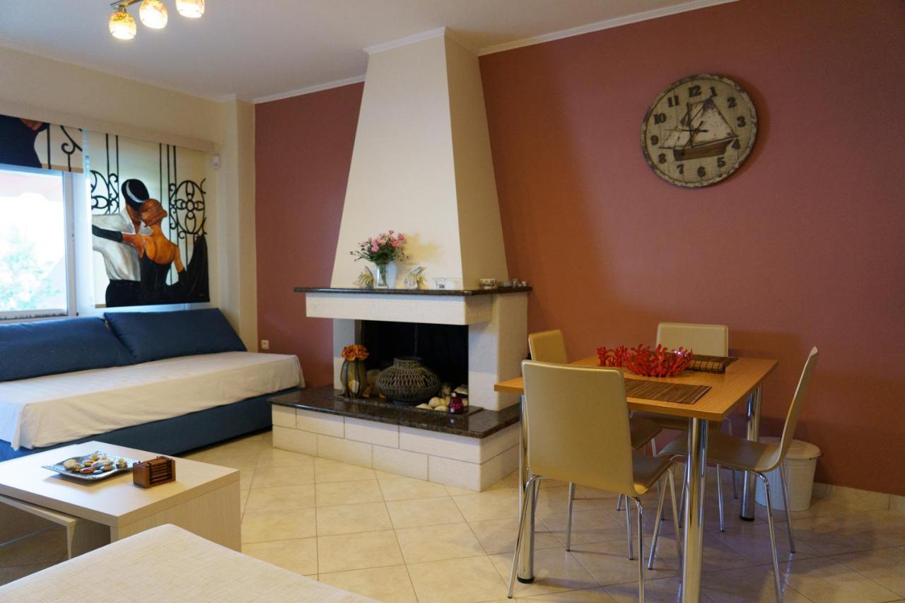 Ferienwohnung Loutsa By The Sea Exterior foto