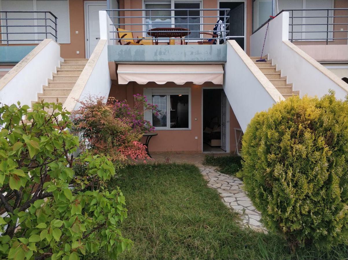 Ferienwohnung Loutsa By The Sea Exterior foto